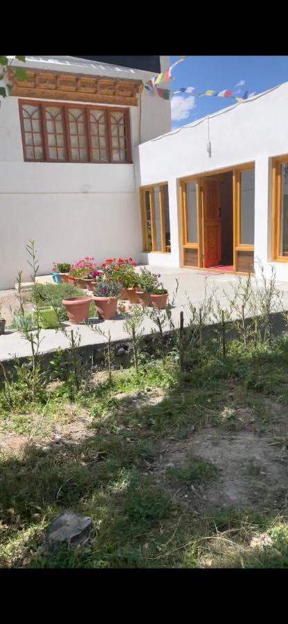 Sernang Homestay Hundar Exterior photo